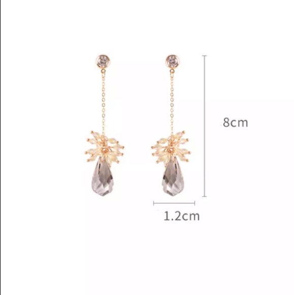 Beautiful Drop Crystals Earrings - Picture 4 of 6